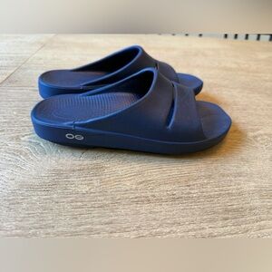 OOFOS OOahh Recovery Slide Sandals Navy Blue 7 athletic, beach, vacation,